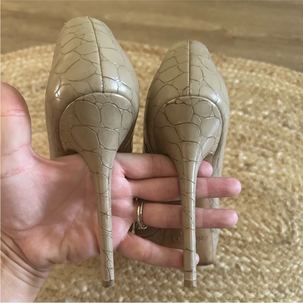 Jimmy Choo Beige Croc-Embossed Heels - Picture 2 of 14